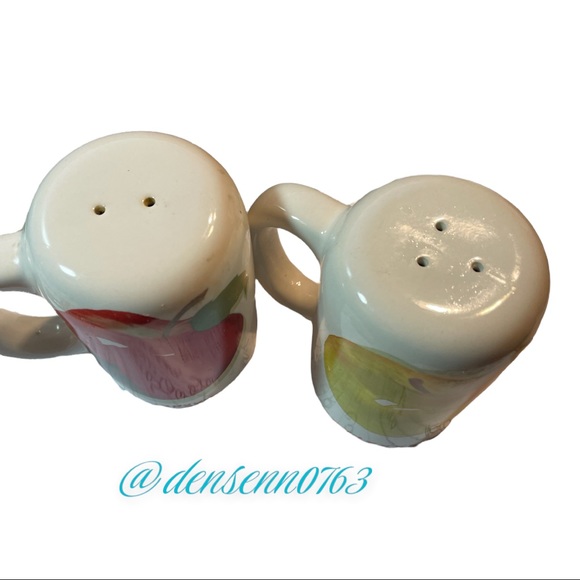 Hallmark Mitford Salt & Pepper Shakers - Picture 4 of 4